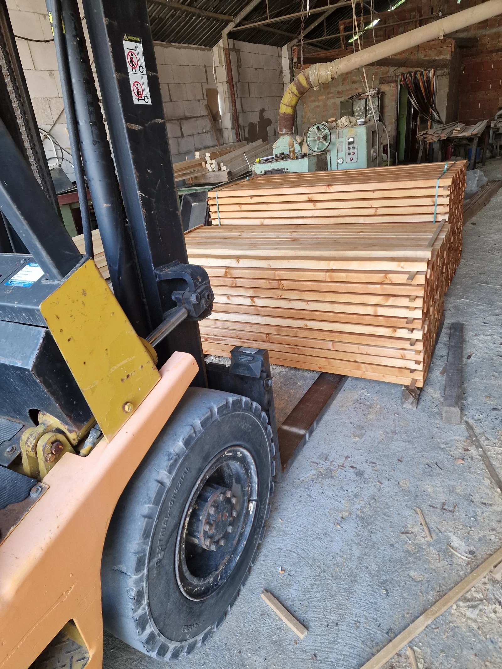  Yale | Mobile.bg   1