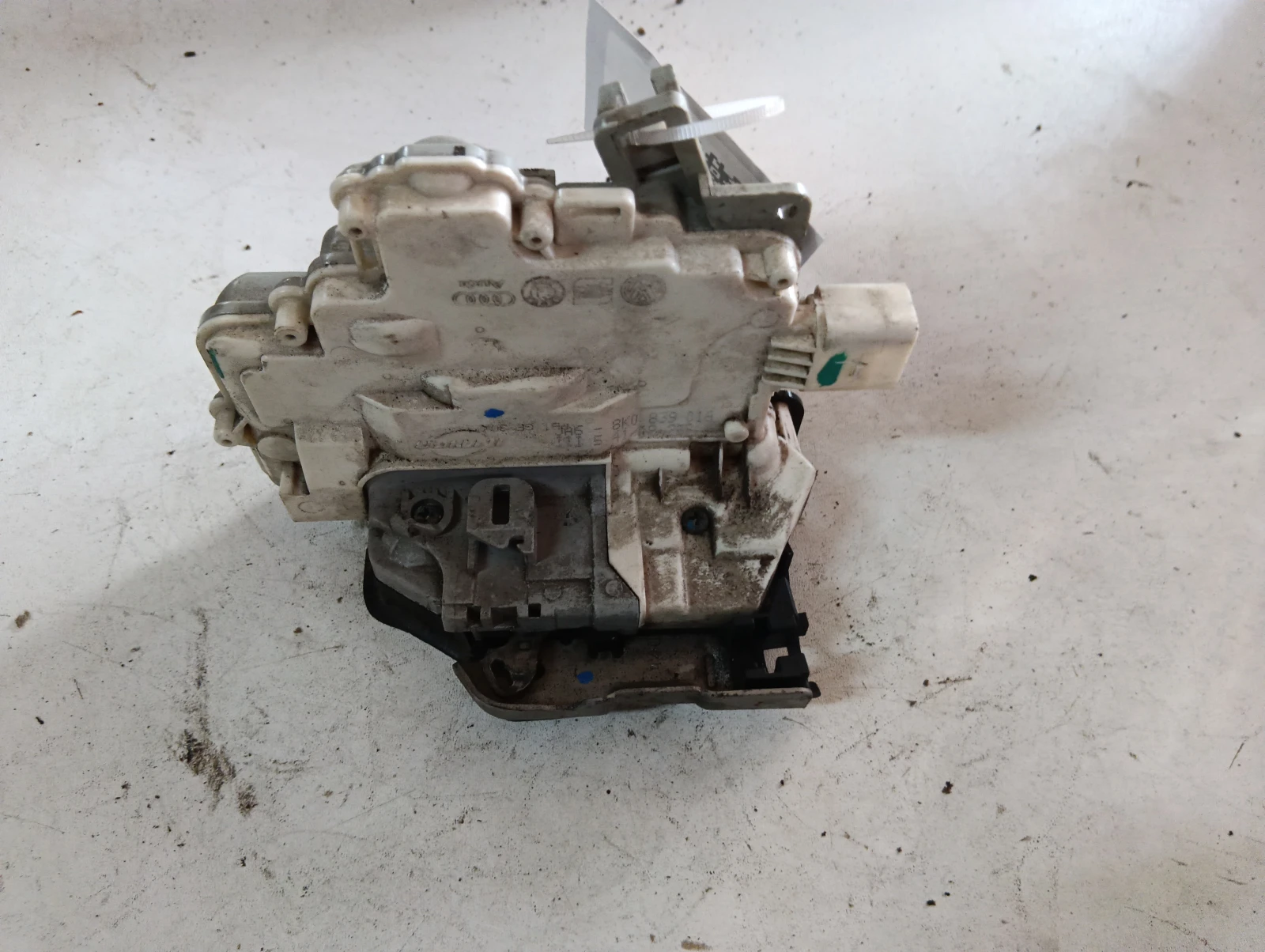 брава (задна дясна) 8K0839016 Audi Q5