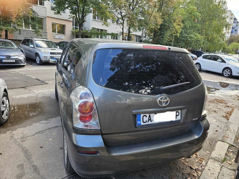 Toyota Corolla verso 2.0 TD, снимка 3 - Автомобили и джипове - 49476913