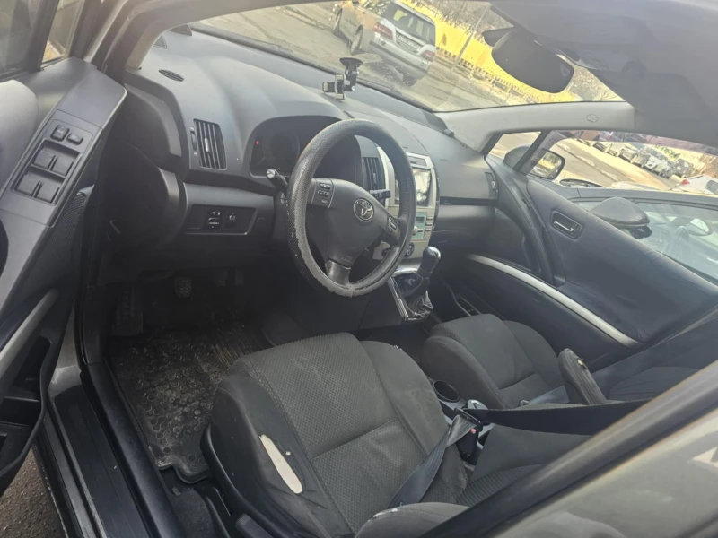 Toyota Corolla verso 2.0 TD, снимка 10 - Автомобили и джипове - 49476913