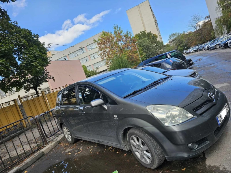 Toyota Corolla verso 2.0 TD, снимка 4 - Автомобили и джипове - 49476913