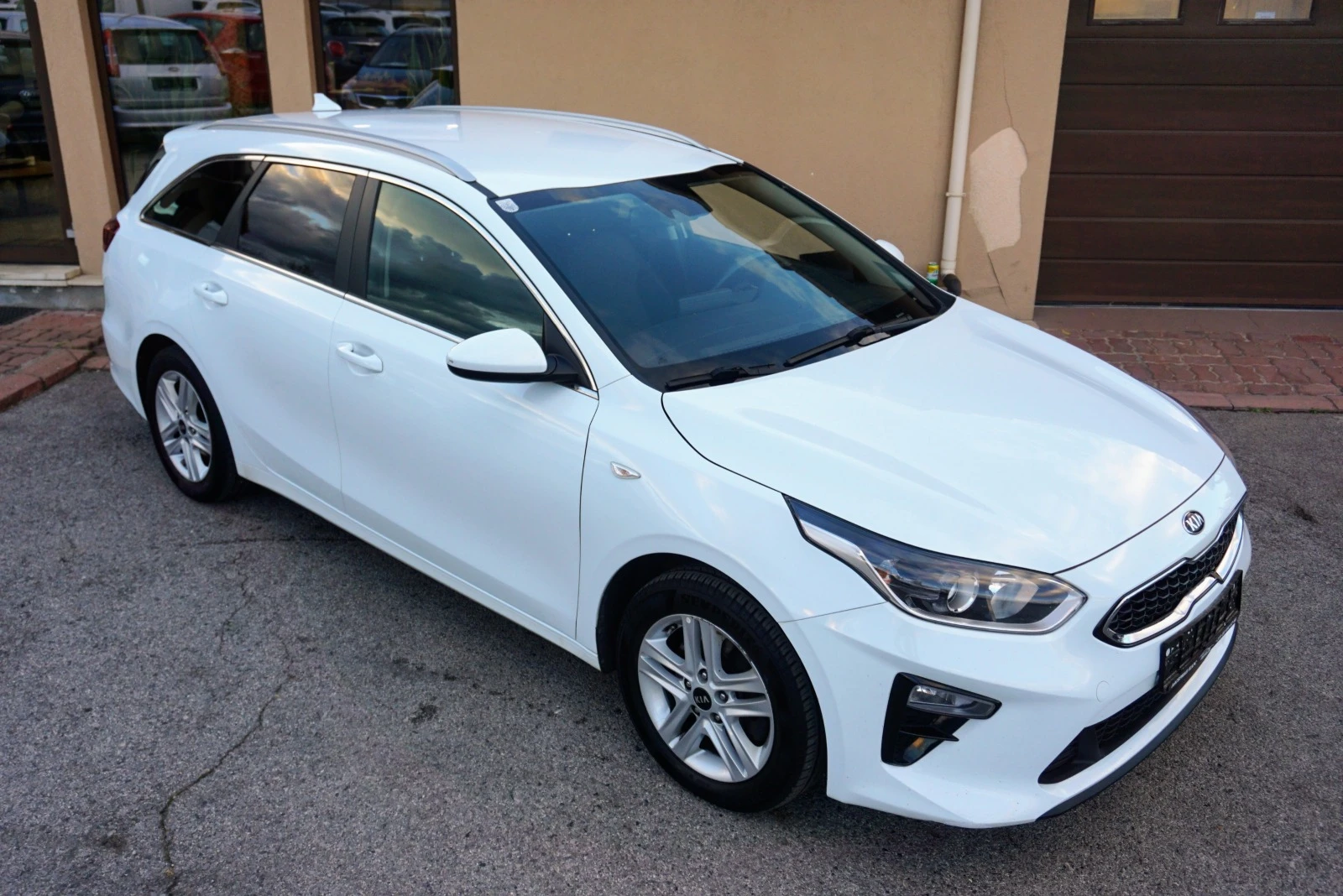 Kia Ceed 1.6 CRDI Silber - изображение 2