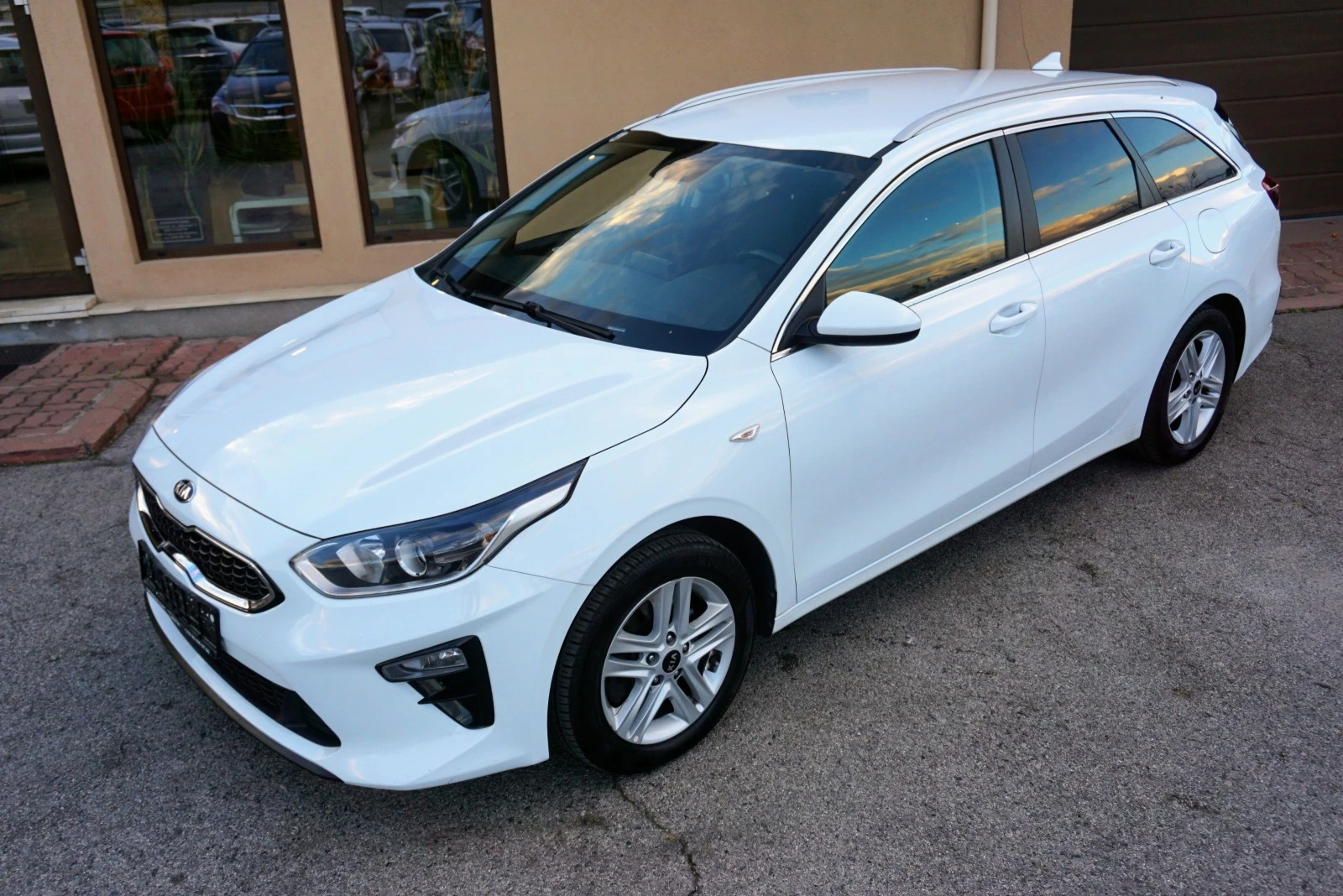 Kia Ceed 1.6 CRDI Silber - [1] 