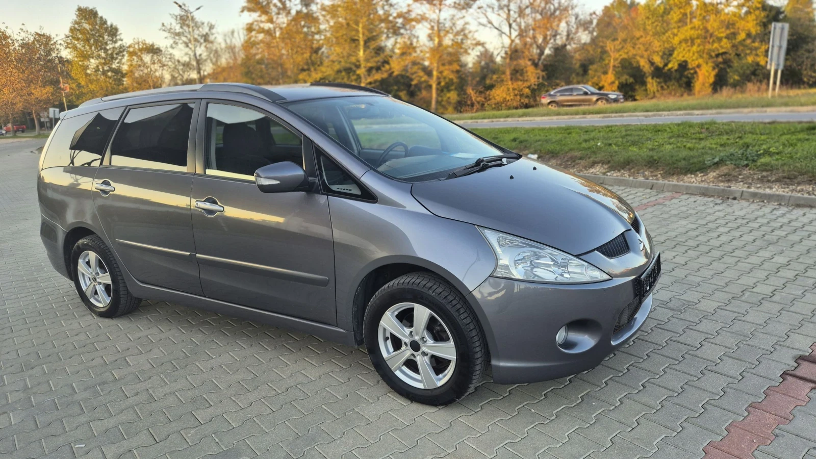 Mitsubishi Grandis 2.0TDI - изображение 6