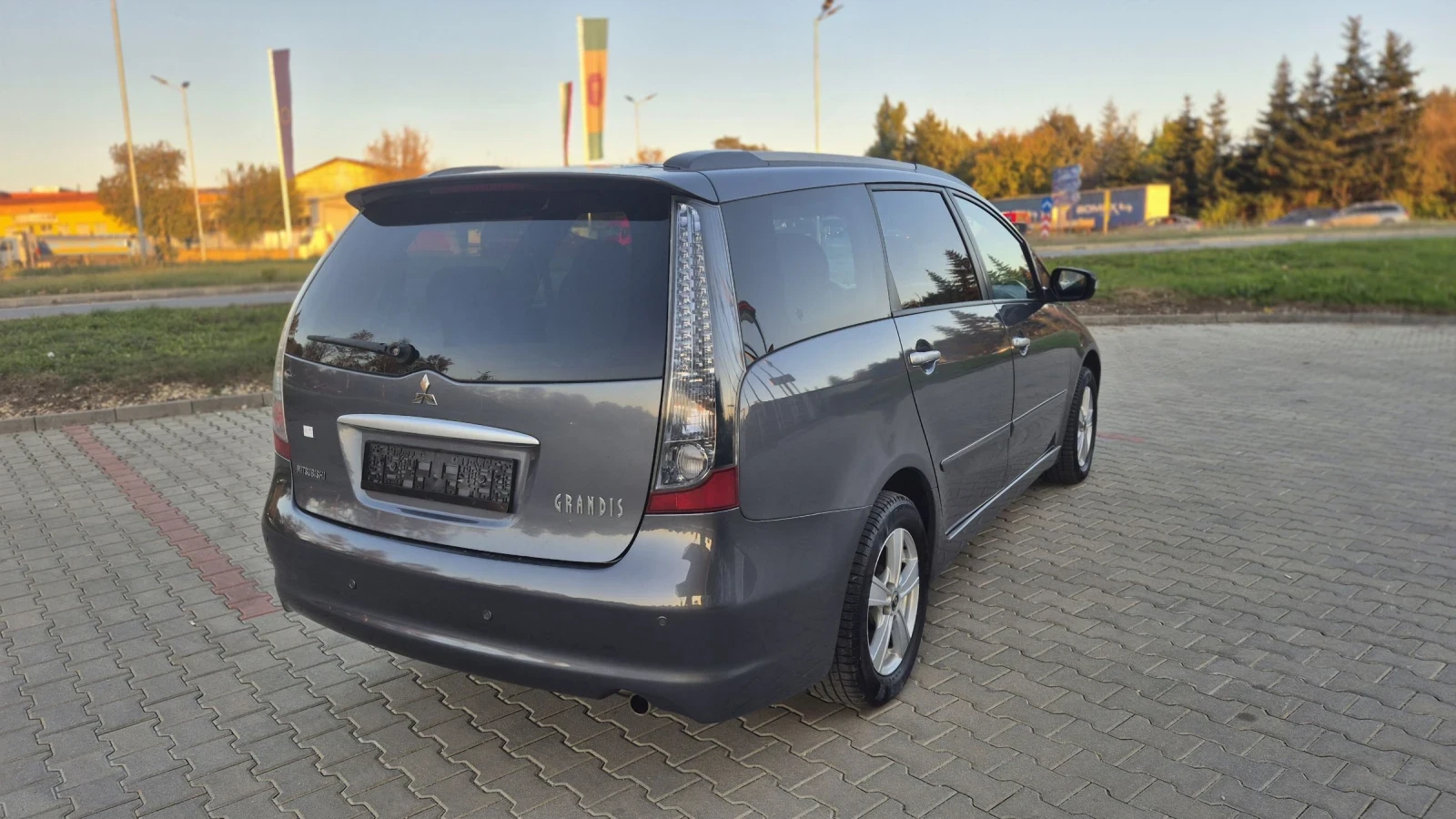 Mitsubishi Grandis 2.0TDI - изображение 8