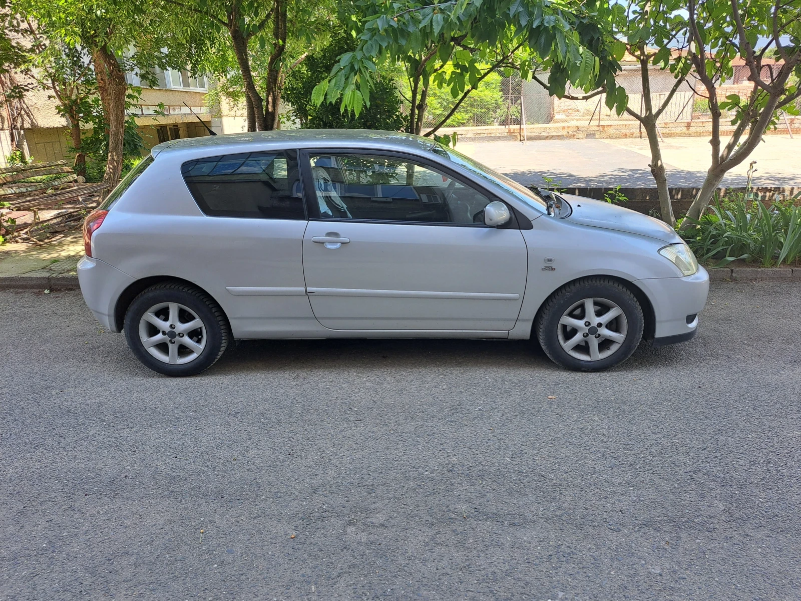 Toyota Corolla 2.0 - изображение 2