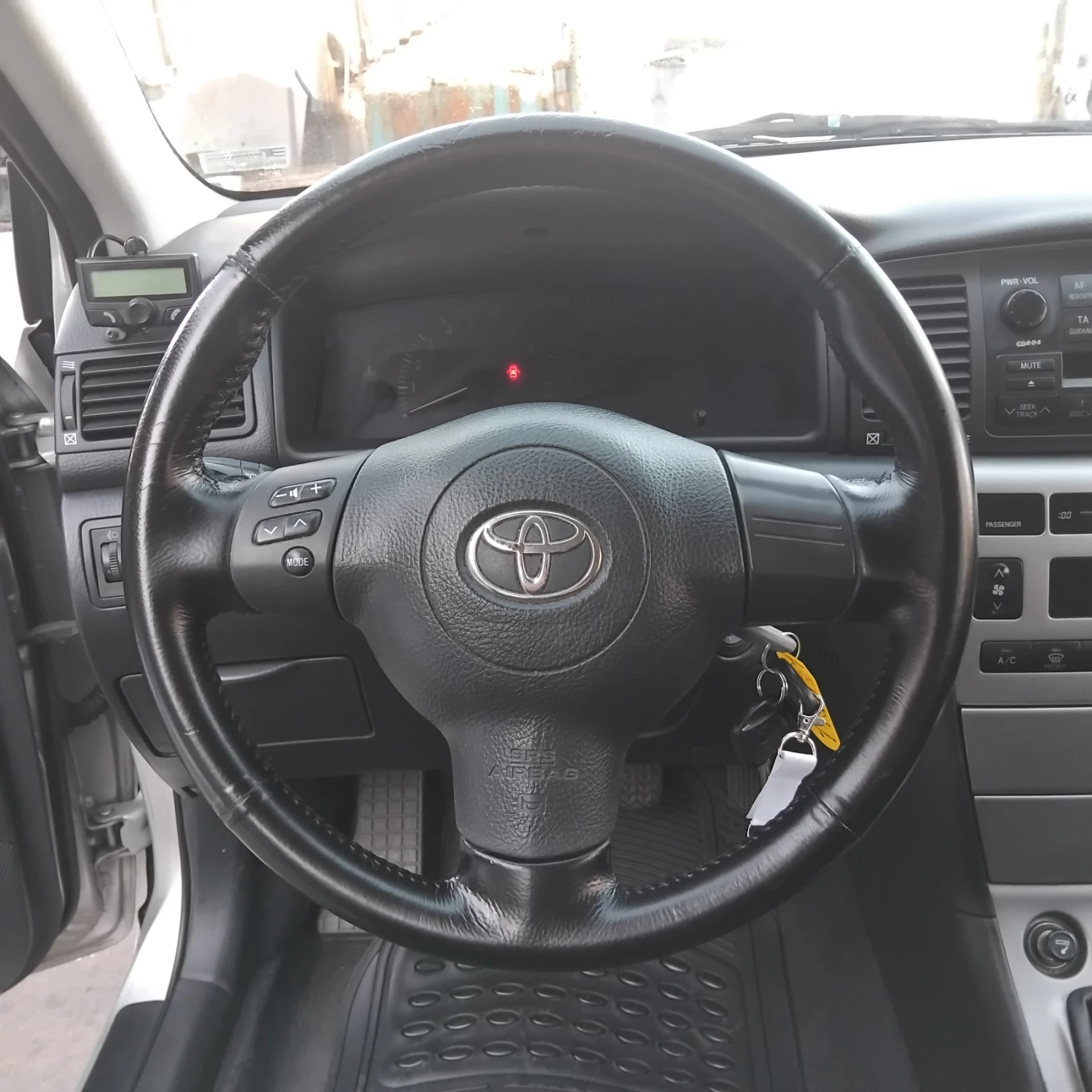 Toyota Corolla Corola 1.4 бензин ФЕЙСЛИФТ , снимка 9 - Автомобили и джипове - 54112236