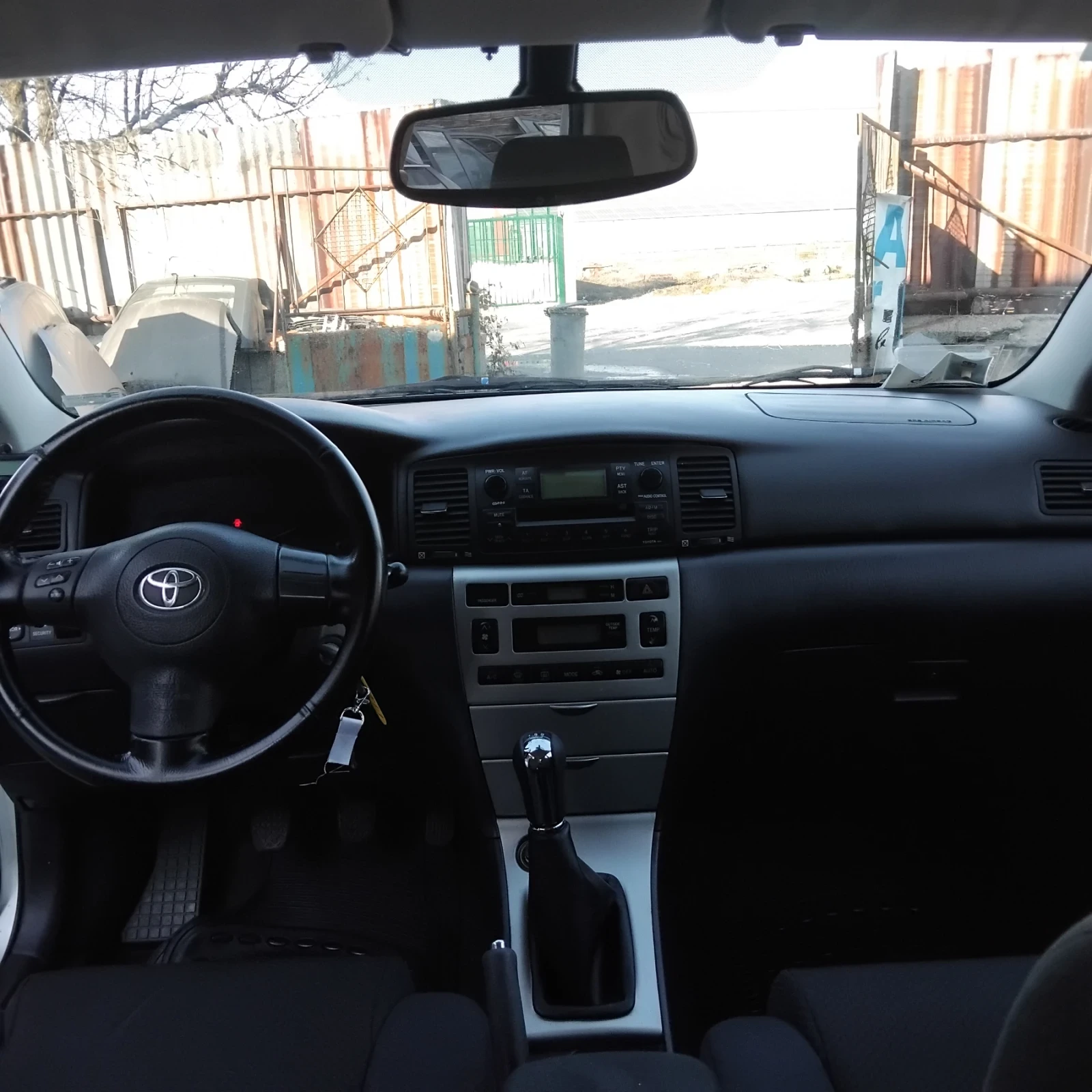 Toyota Corolla Corola 1.4 бензин ФЕЙСЛИФТ , снимка 8 - Автомобили и джипове - 54112236