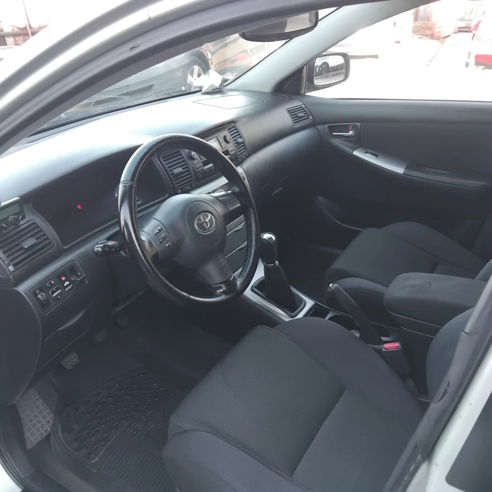 Toyota Corolla Corola 1.4 бензин ФЕЙСЛИФТ , снимка 6 - Автомобили и джипове - 54112236