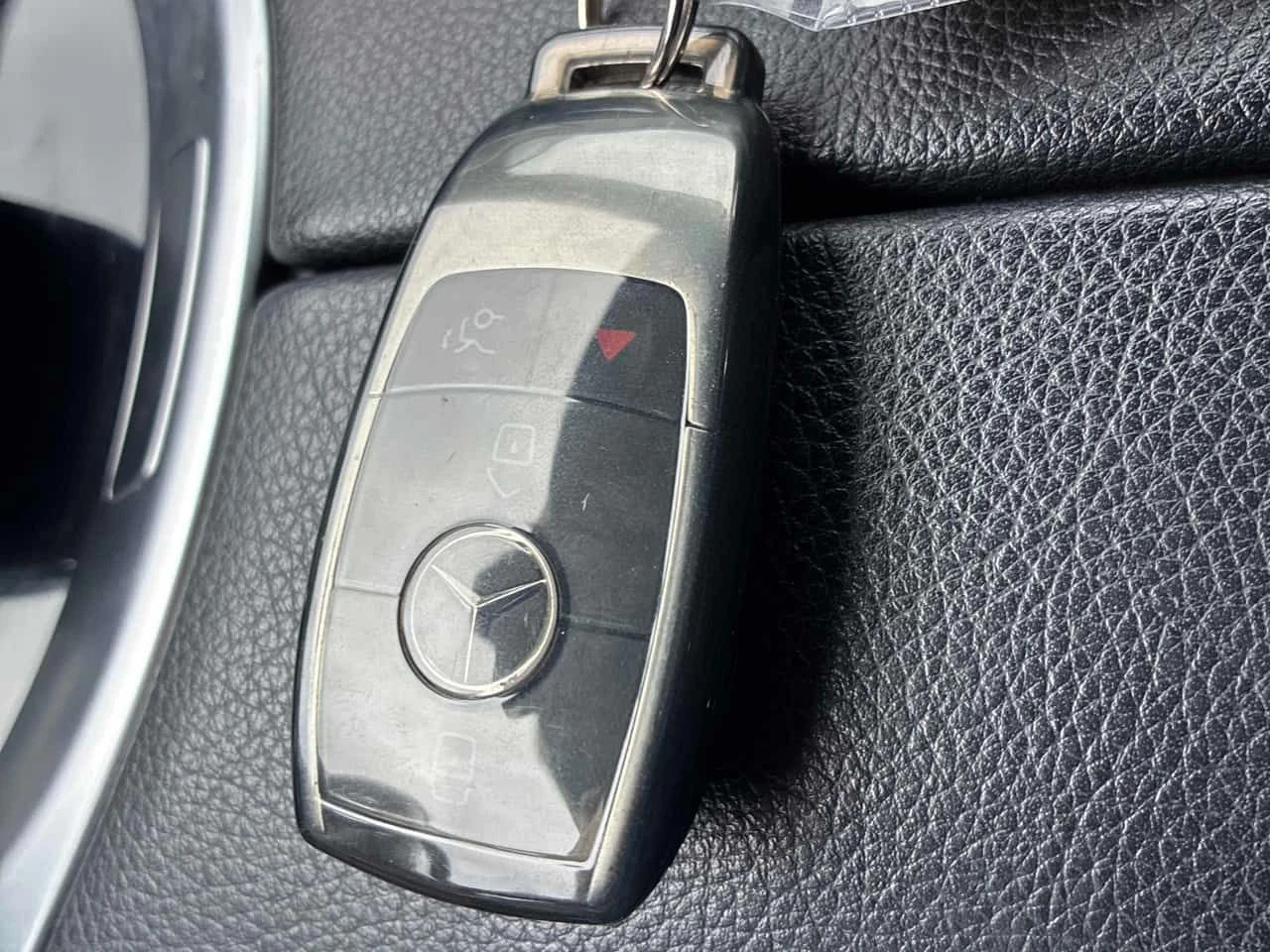 Mercedes-Benz C 300 4MATIC* DISTRONIC* 360КАМЕРИ* ПАНОРАМА* , снимка 17 - Автомобили и джипове - 54183265