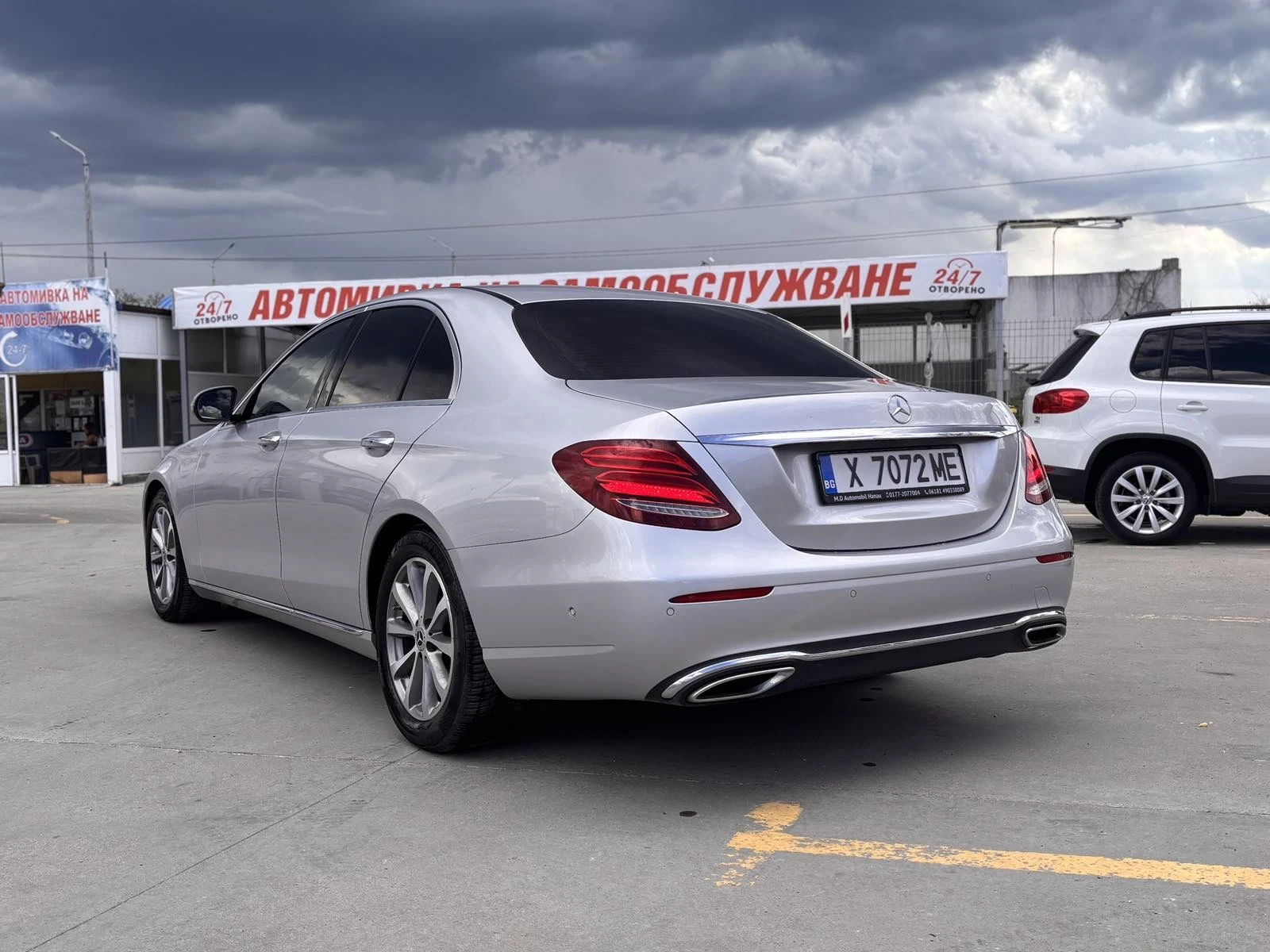 Mercedes-Benz E 220, снимка 4 - Автомобили и джипове - 54259142