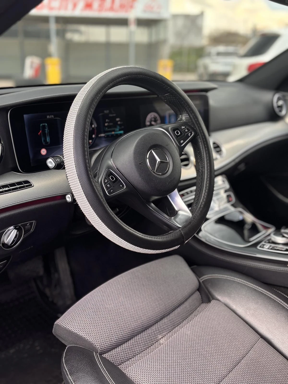 Mercedes-Benz E 220, снимка 6 - Автомобили и джипове - 54259142