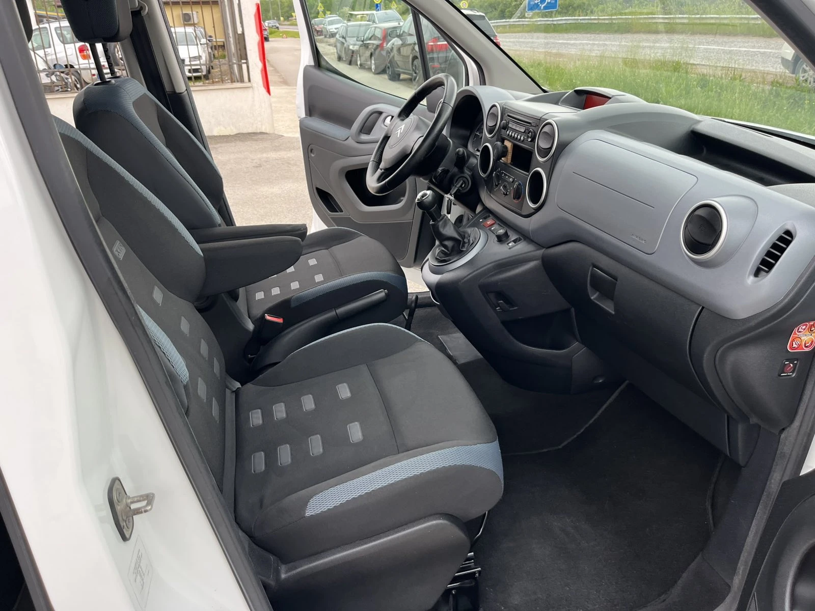 Citroen Berlingo XTR 1.6HDI 92кс КЛИМАТИК ПЕРФЕКТНО ВНОС ИТАЛИЯ, снимка 11 - Автомобили и джипове - 54646355