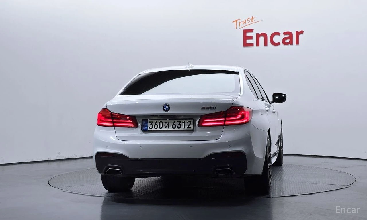 BMW 530 M* SPORT* ОБДУХВАНЕ* ДИСТРОНИК* ХЕДЪП* , снимка 4 - Автомобили и джипове - 55103710