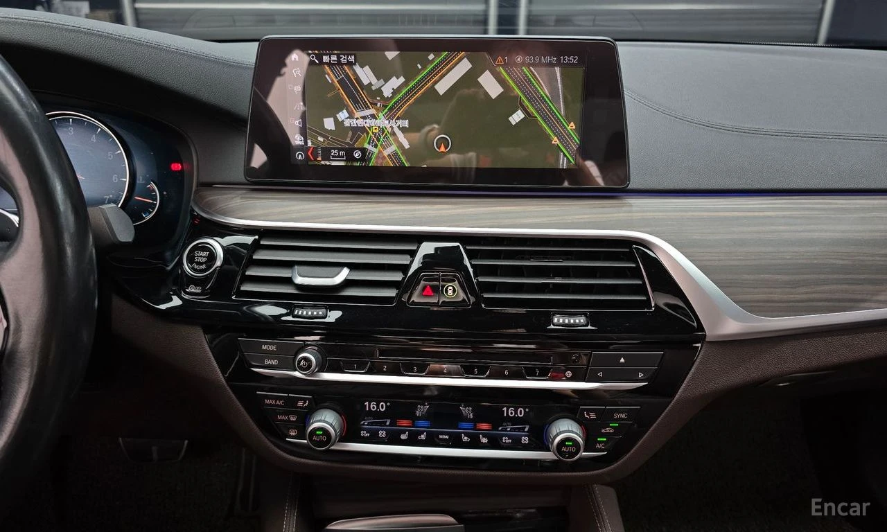 BMW 530 M* SPORT* ОБДУХВАНЕ* ДИСТРОНИК* ХЕДЪП* , снимка 10 - Автомобили и джипове - 55103710