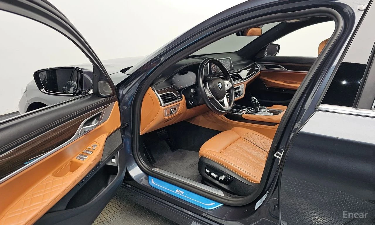 BMW 740 Li* XDRIVE* ОБДУХВАНЕ* ДИСТРОНИК* ХЕДЪП* МАСАЖ* LA, снимка 6 - Автомобили и джипове - 55960600