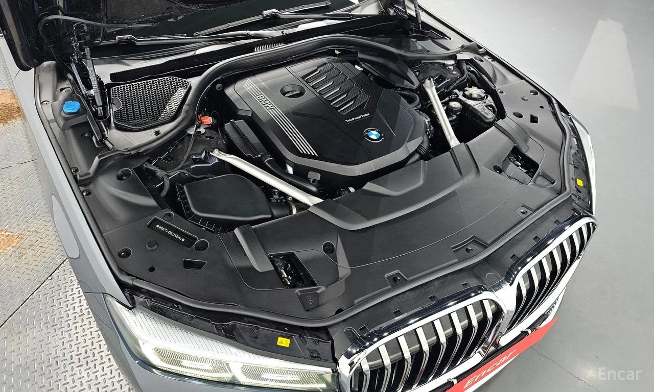 BMW 740 Li* XDRIVE* ОБДУХВАНЕ* ДИСТРОНИК* ХЕДЪП* МАСАЖ* LA, снимка 17 - Автомобили и джипове - 55960600