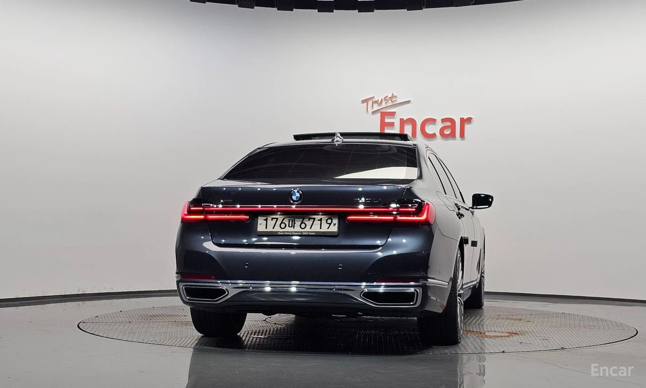 BMW 740 Li* XDRIVE* ОБДУХВАНЕ* ДИСТРОНИК* ХЕДЪП* МАСАЖ* LA, снимка 4 - Автомобили и джипове - 55960600
