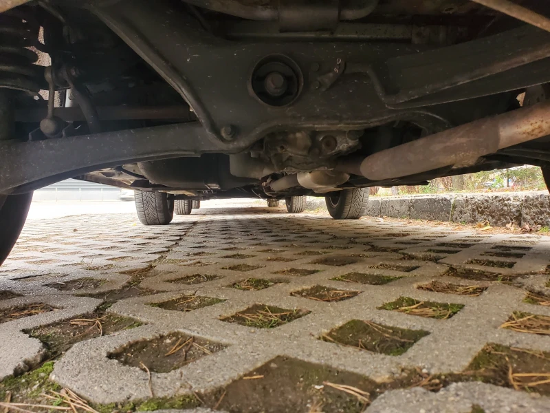 Mitsubishi Outlander 2.4i 4x4 Автоматик, снимка 17 - Автомобили и джипове - 52447786