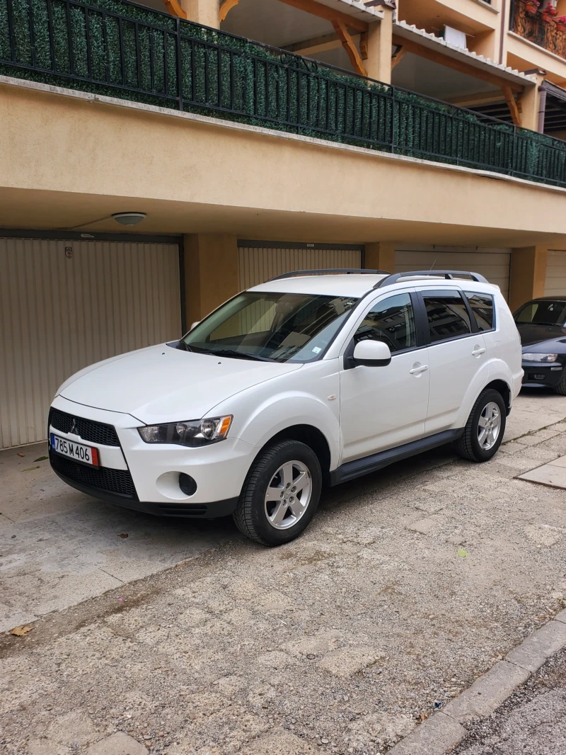 Mitsubishi Outlander 2.4i 4x4 Автоматик, снимка 2 - Автомобили и джипове - 52447786