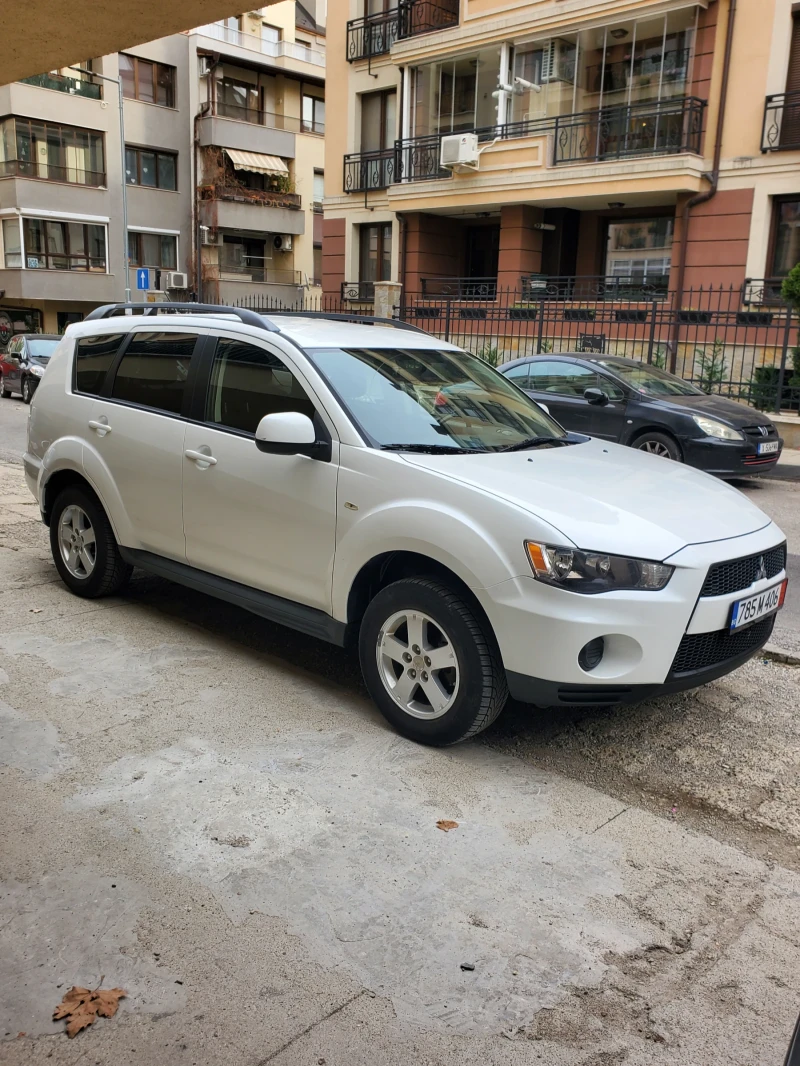 Mitsubishi Outlander 2.4i 4x4 Автоматик, снимка 10 - Автомобили и джипове - 52447786