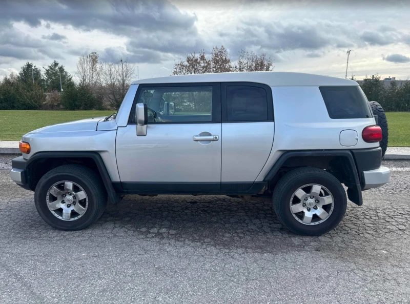 Toyota Fj cruiser 4WD , снимка 2 - Автомобили и джипове - 52457821