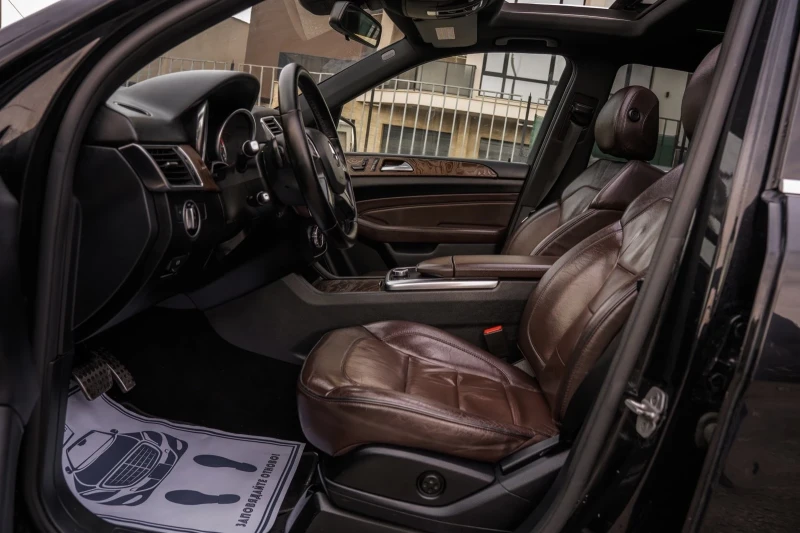 Mercedes-Benz ML 350 BlueTEC-AMG-PANORAMA-Keyless GO-HARMAN KARDON-FULL, снимка 13 - Автомобили и джипове - 53410263