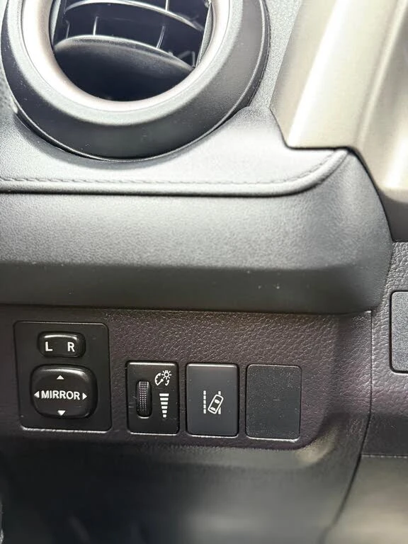 Toyota Rav4 LE, снимка 17 - Автомобили и джипове - 54711496