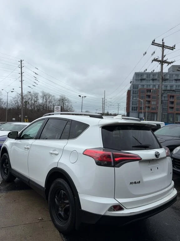 Toyota Rav4 LE, снимка 8 - Автомобили и джипове - 54711496