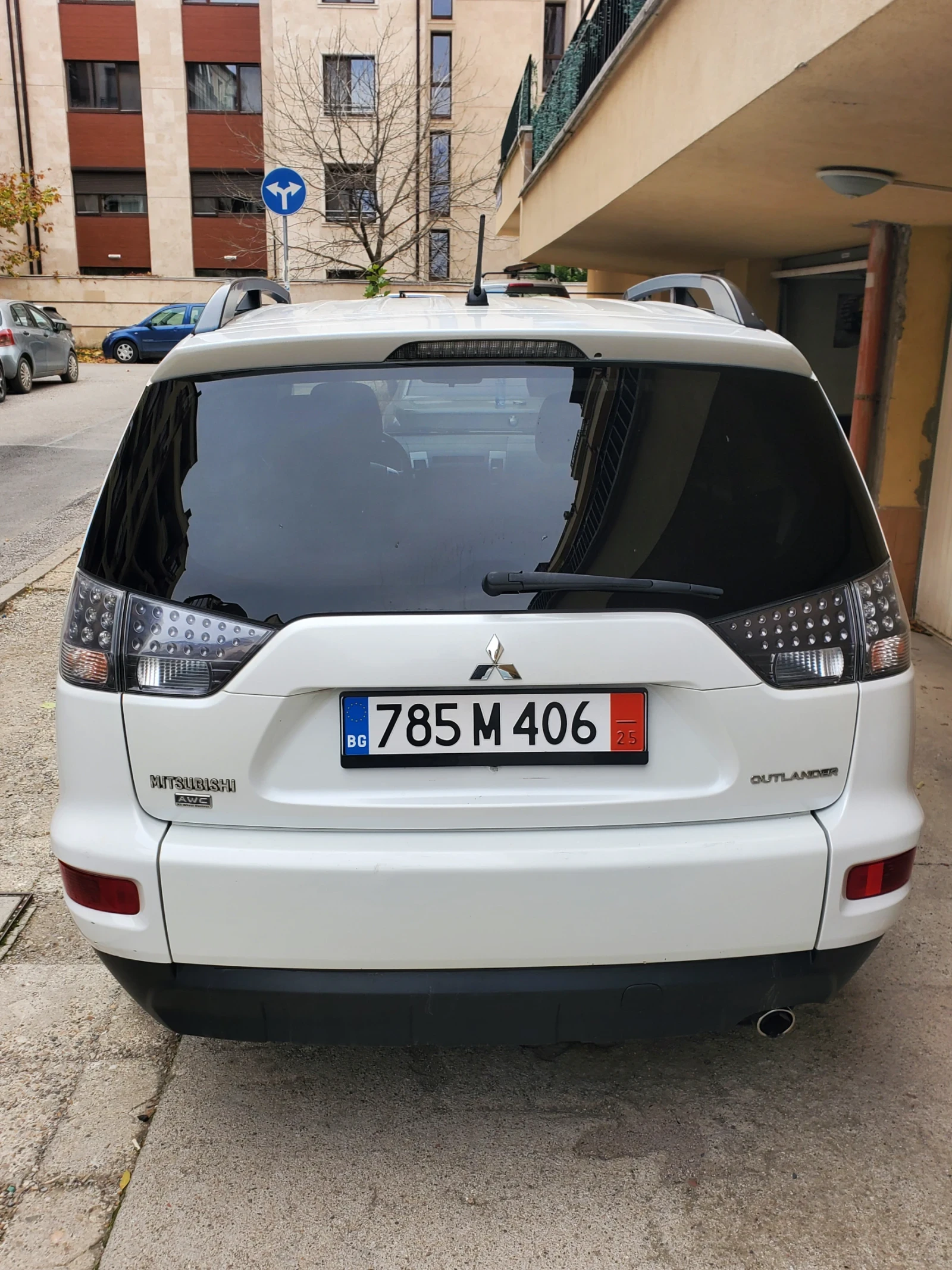 Mitsubishi Outlander 2.4i 4x4 Автоматик - изображение 5