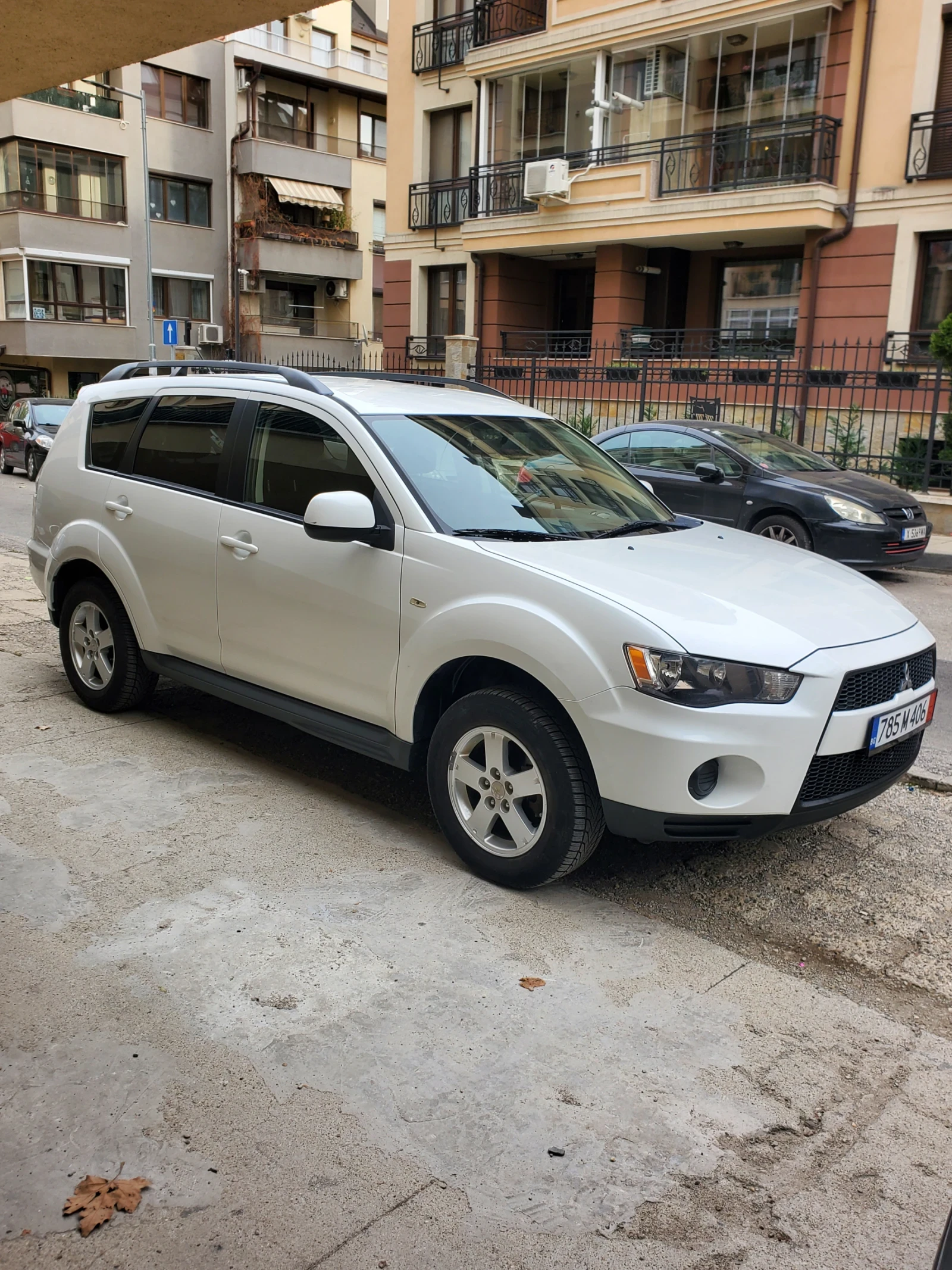 Mitsubishi Outlander 2.4i 4x4 Автоматик - изображение 10