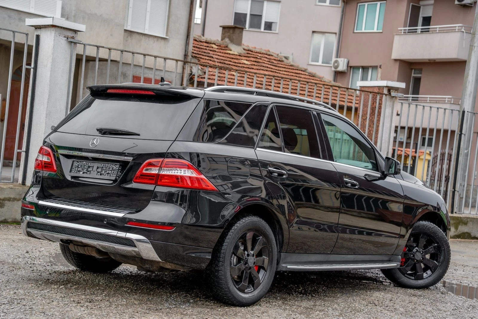 Mercedes-Benz ML 350 BlueTEC-AMG-PANORAMA-Keyless GO-HARMAN KARDON-FULL - изображение 6