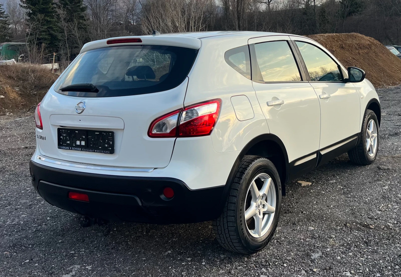 Nissan Qashqai 2.0i 4x4 Камера//Нави//Euro5a, снимка 3 - Автомобили и джипове - 53990860