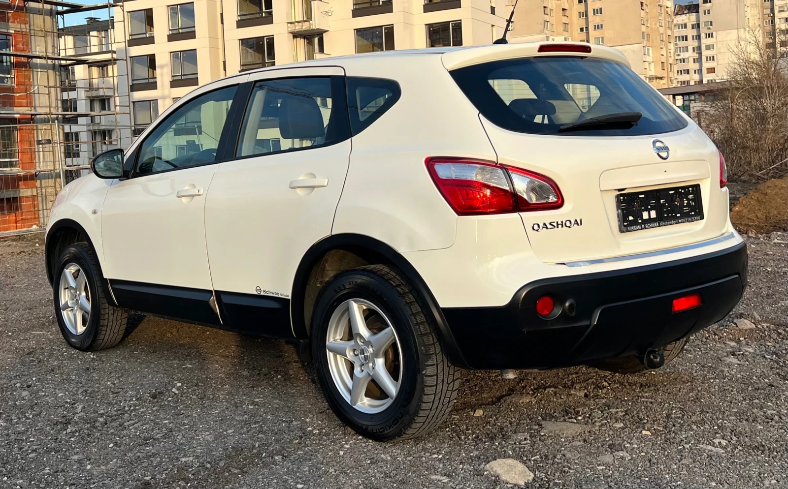 Nissan Qashqai 2.0i 4x4 Камера//Нави//Euro5a, снимка 2 - Автомобили и джипове - 53990860