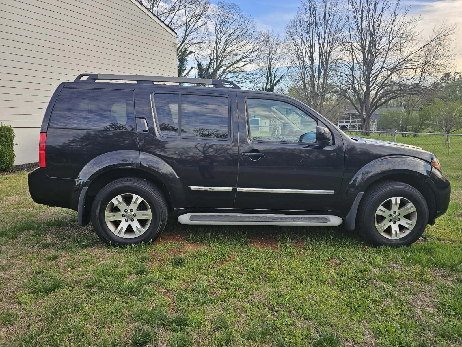 Nissan Pathfinder 2012 Silver Edition, снимка 2 - Автомобили и джипове - 55358185