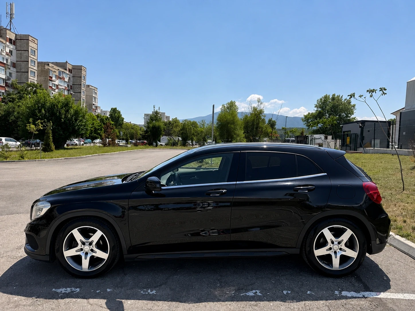 Mercedes-Benz GLA 200 4matic-Подгрев-CarPlay-Черен таван, снимка 3 - Автомобили и джипове - 55625843