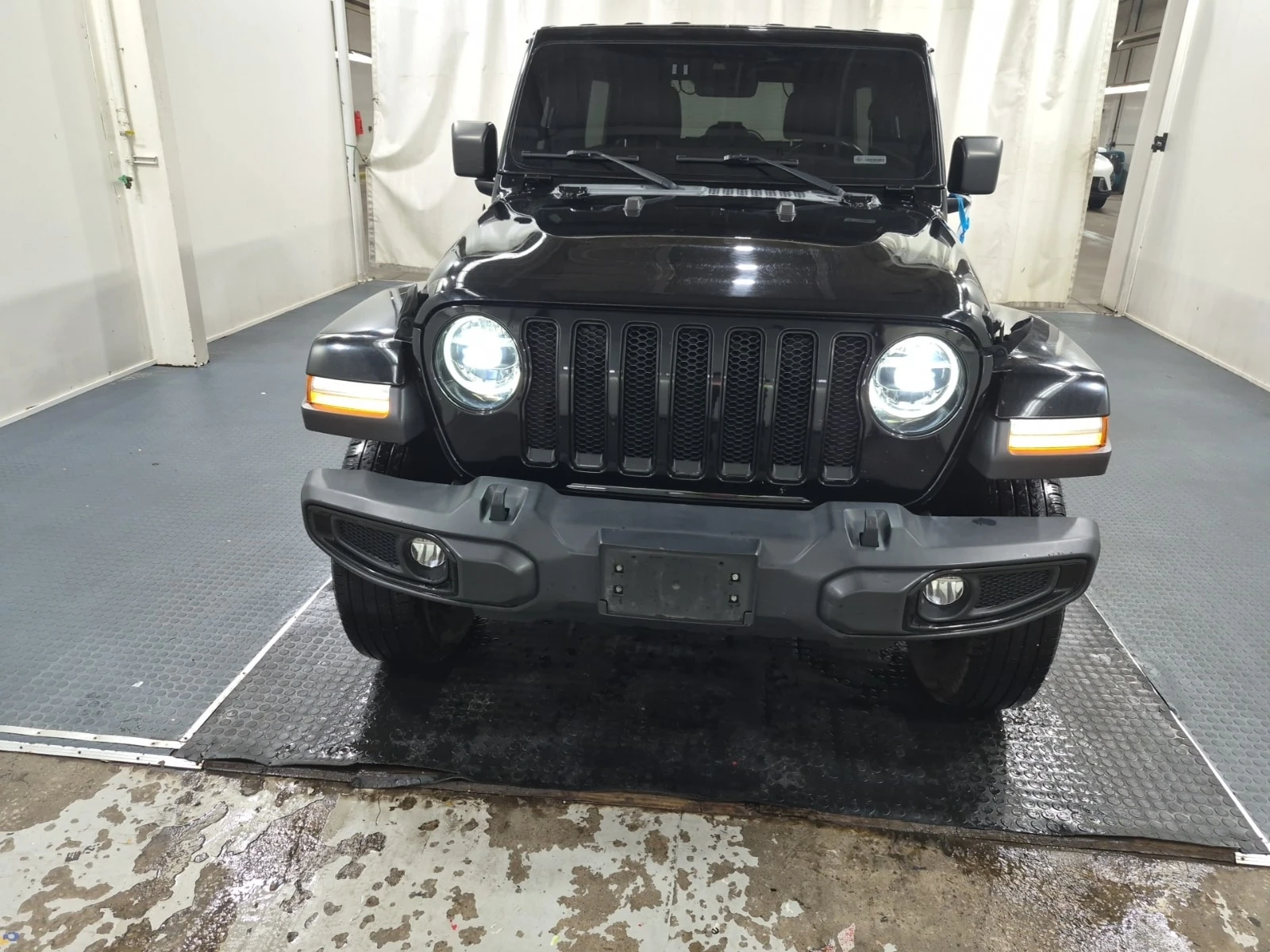 Jeep Wrangler * Sahara * АВТОКРЕДИТ * ОТ ПРЕДСТАВИТЕЛСТВО, снимка 2 - Автомобили и джипове - 55987785