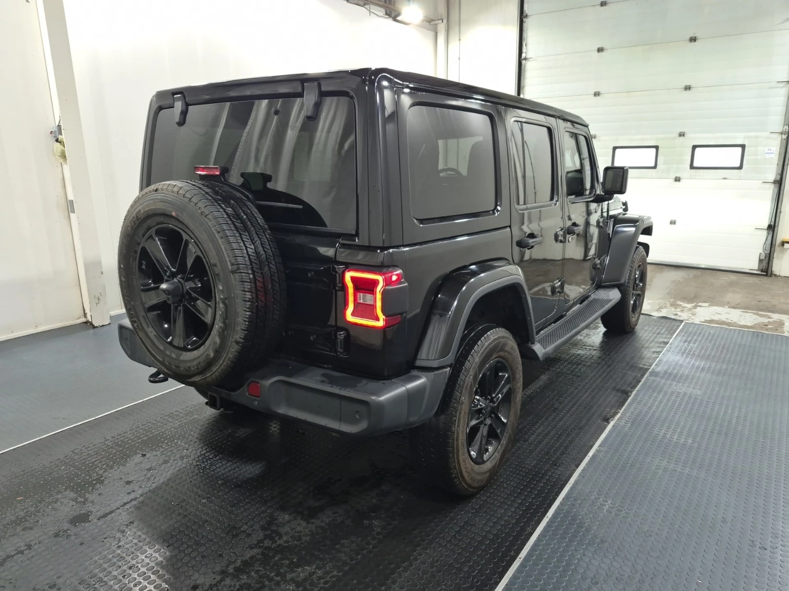 Jeep Wrangler * Sahara * АВТОКРЕДИТ * ОТ ПРЕДСТАВИТЕЛСТВО, снимка 6 - Автомобили и джипове - 55987785
