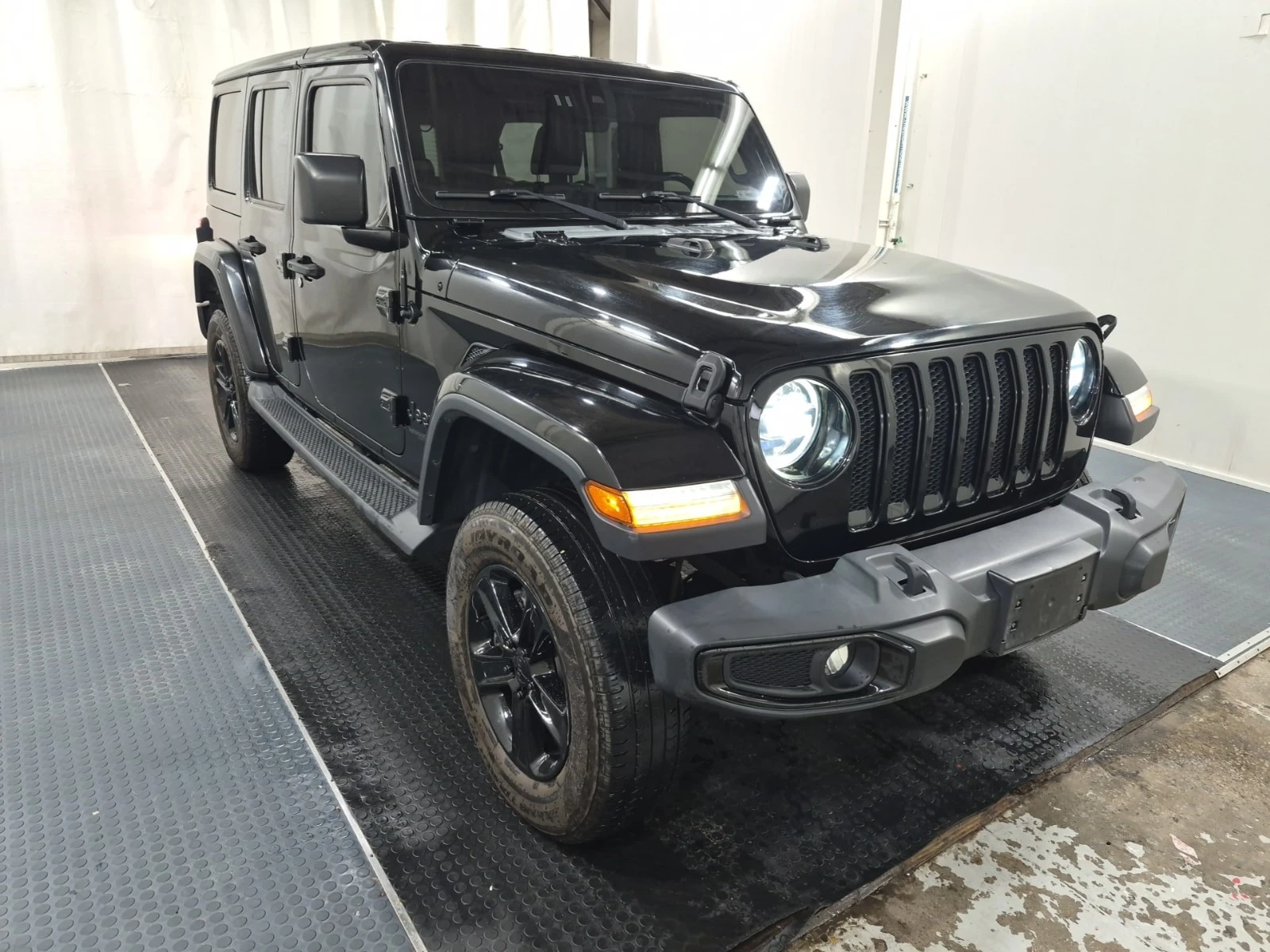 Jeep Wrangler * Sahara * АВТОКРЕДИТ * ОТ ПРЕДСТАВИТЕЛСТВО, снимка 3 - Автомобили и джипове - 55987785