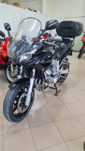     Yamaha FZ6 Fazer!!