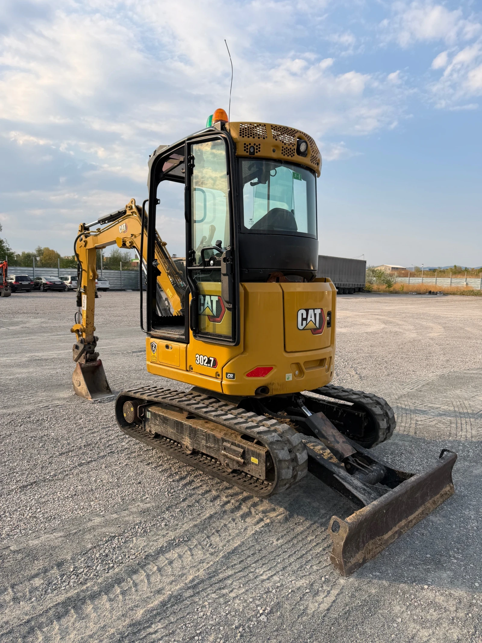 Багер Caterpillar 302.7CR, снимка 3 - Индустриална техника - 56077847