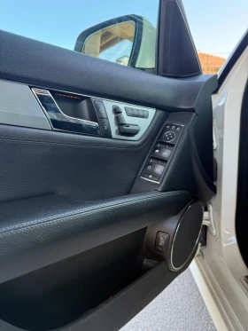 Mercedes-Benz C 320, снимка 10