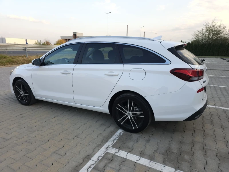 Hyundai I30 ЧИСТО НОВА, снимка 3 - Автомобили и джипове - 47779608