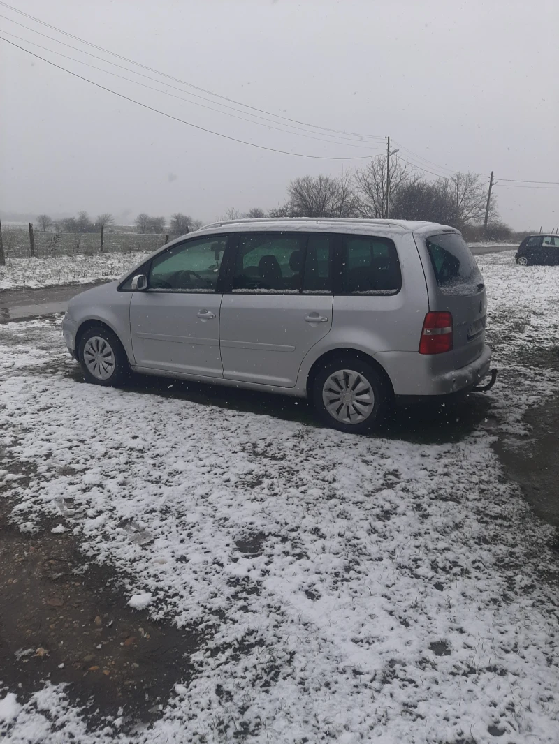 VW Touran, снимка 1 - Автомобили и джипове - 49221165