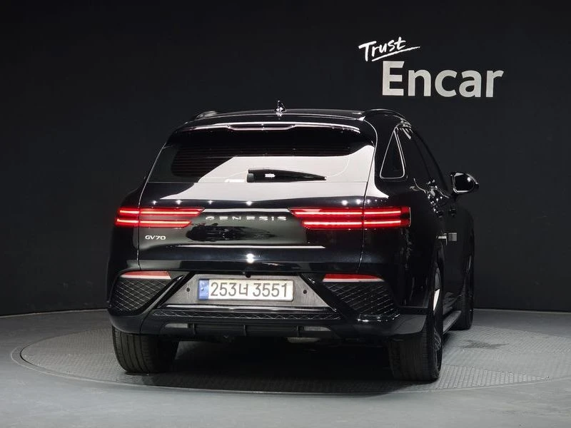Genesis GV70 КРАЙНА ЦЕНА: 37942 EUR !!!РЕАЛНА КРАЙНА ЦЕНА!!!, снимка 4 - Автомобили и джипове - 55968028
