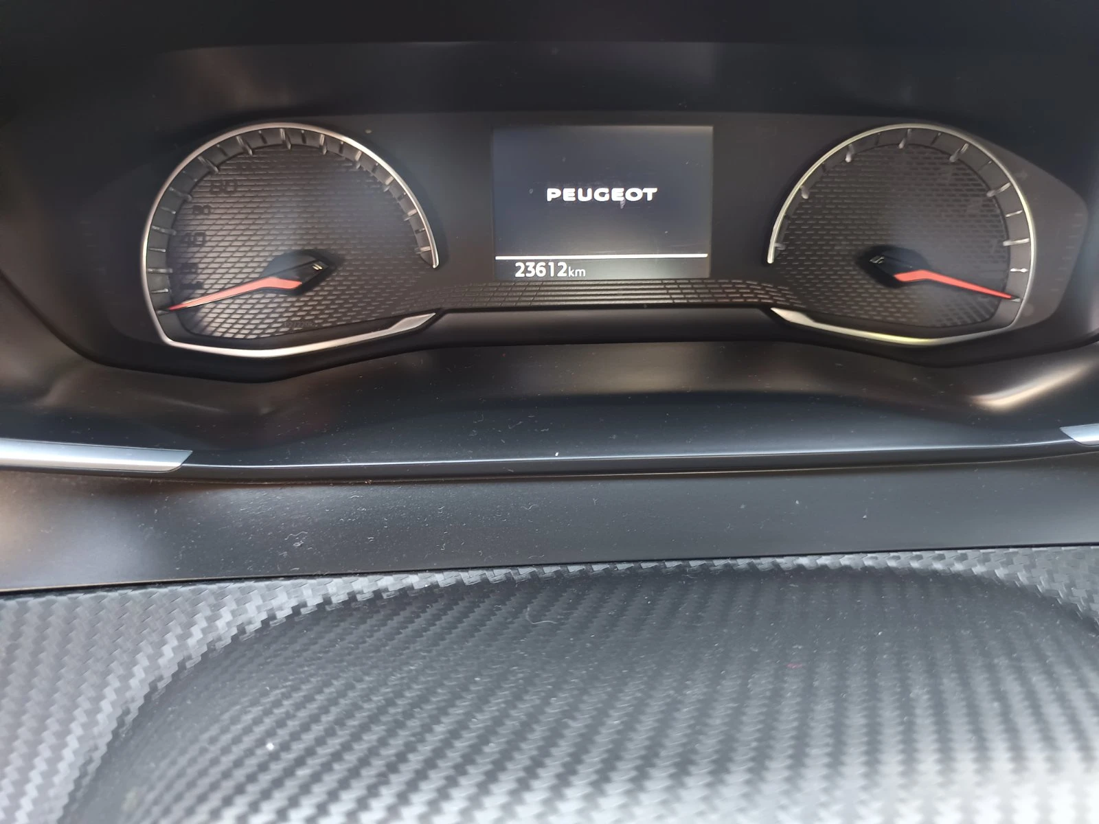 Peugeot 208 1.2 - изображение 5