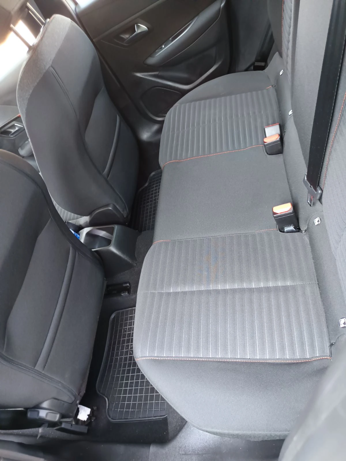 Peugeot 208 1.2 - изображение 4