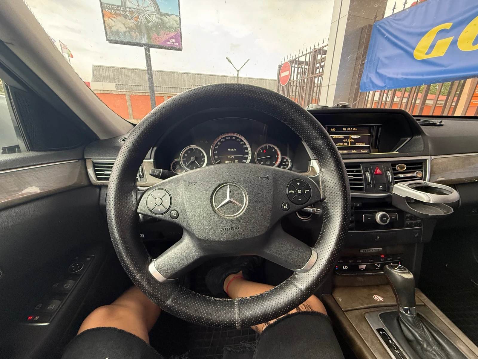 Mercedes-Benz E 220 AMG* Кожа* LED* Автоматик - изображение 9