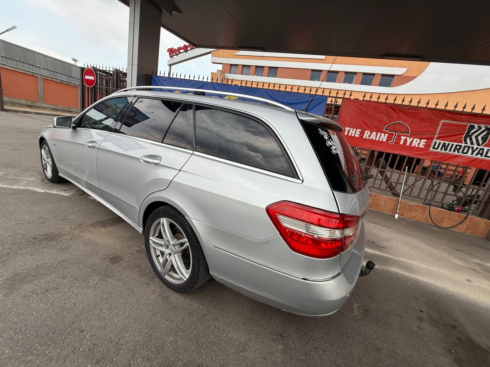 Mercedes-Benz E 220 AMG* Кожа* LED* Автоматик - изображение 4