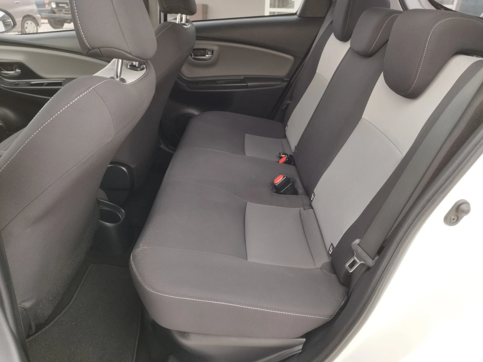 Toyota Yaris 1.5hybrid 74399km - изображение 7